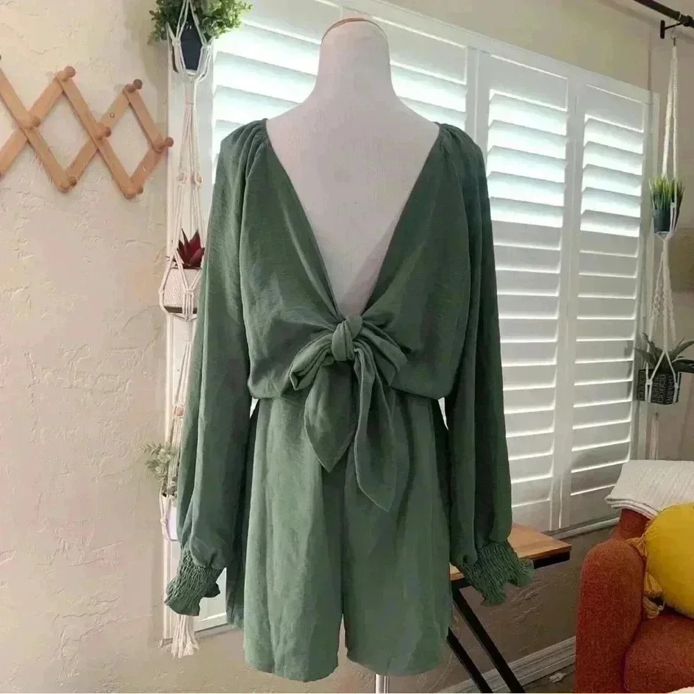 Army green jumper with tie in back - Picture 4 of 7